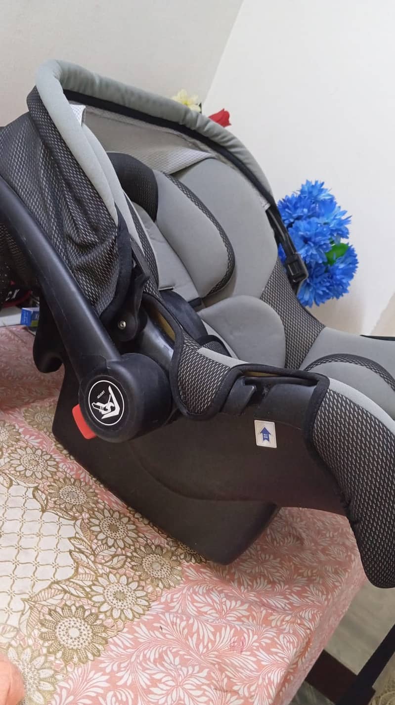 Baby Car Seat with Air Bag New Like 1