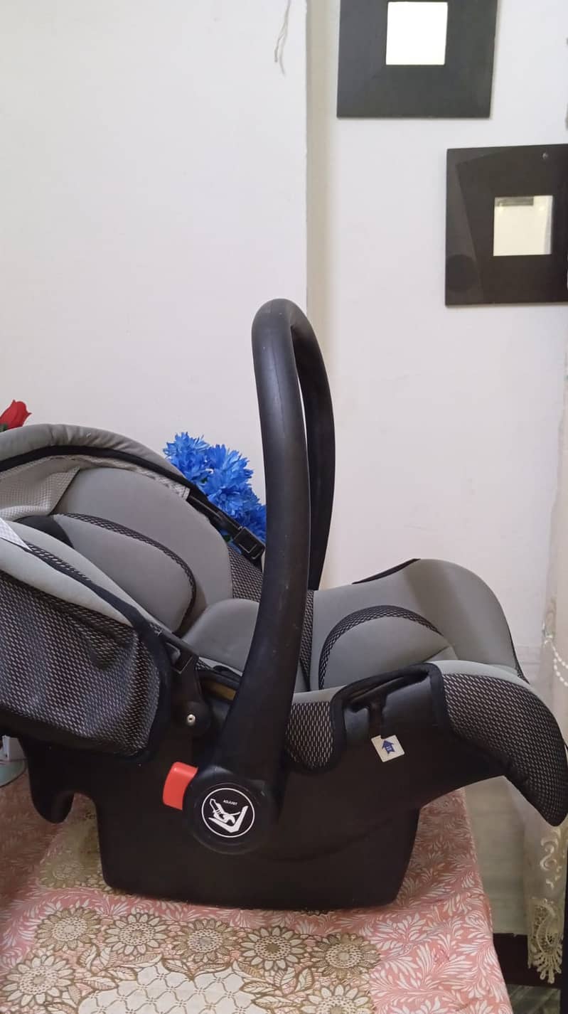 Baby Car Seat with Air Bag New Like 4