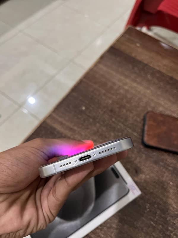 Iphone 15 Pro Max Non Pta JV ( Back ) condition 9/10 4