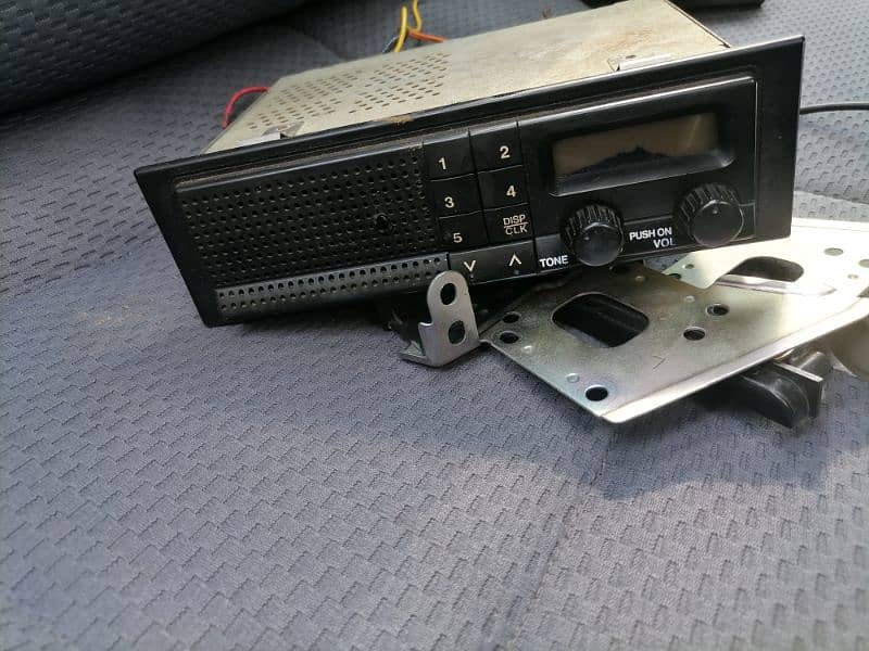 Bluetooth player with speaker for car 2