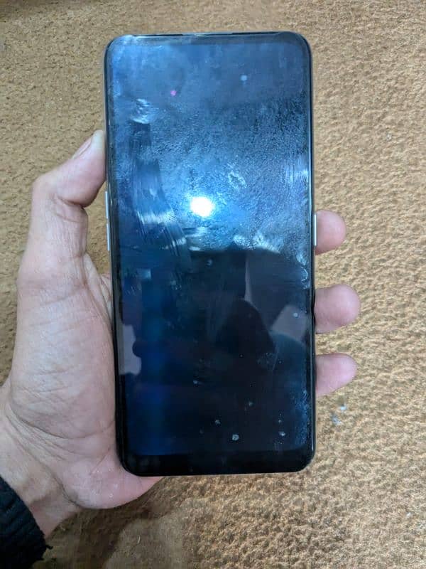 Selling oppo reno 2z with box in good condition 1