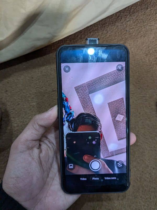 Selling oppo reno 2z with box in good condition 5