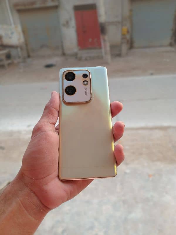 infinix zero 30 10/ 9.5 condition 4