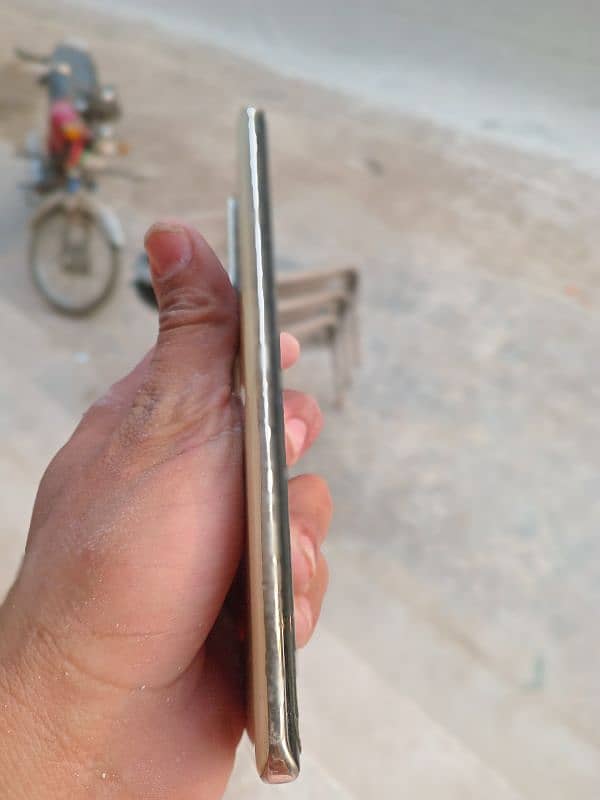 infinix zero 30 10/ 9.5 condition 7