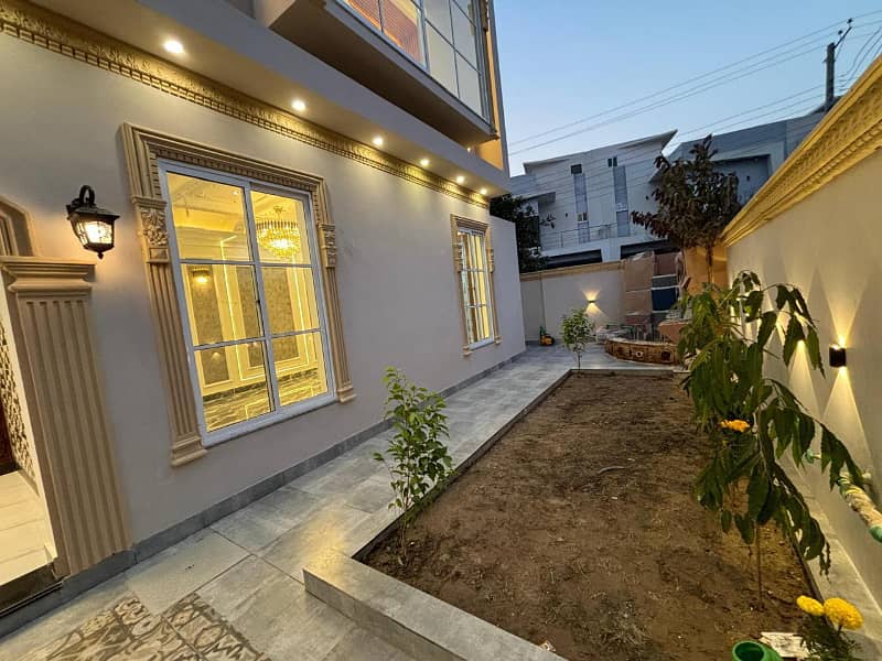 13 Marla Most Beautiful Modern Elevation Double Storey Luxury House For Sale 6