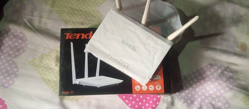 Tenda F3 Router 1