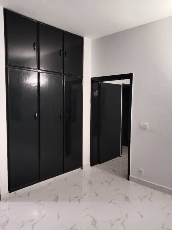 1 Kanal Upper Portion Available For Rent. 5