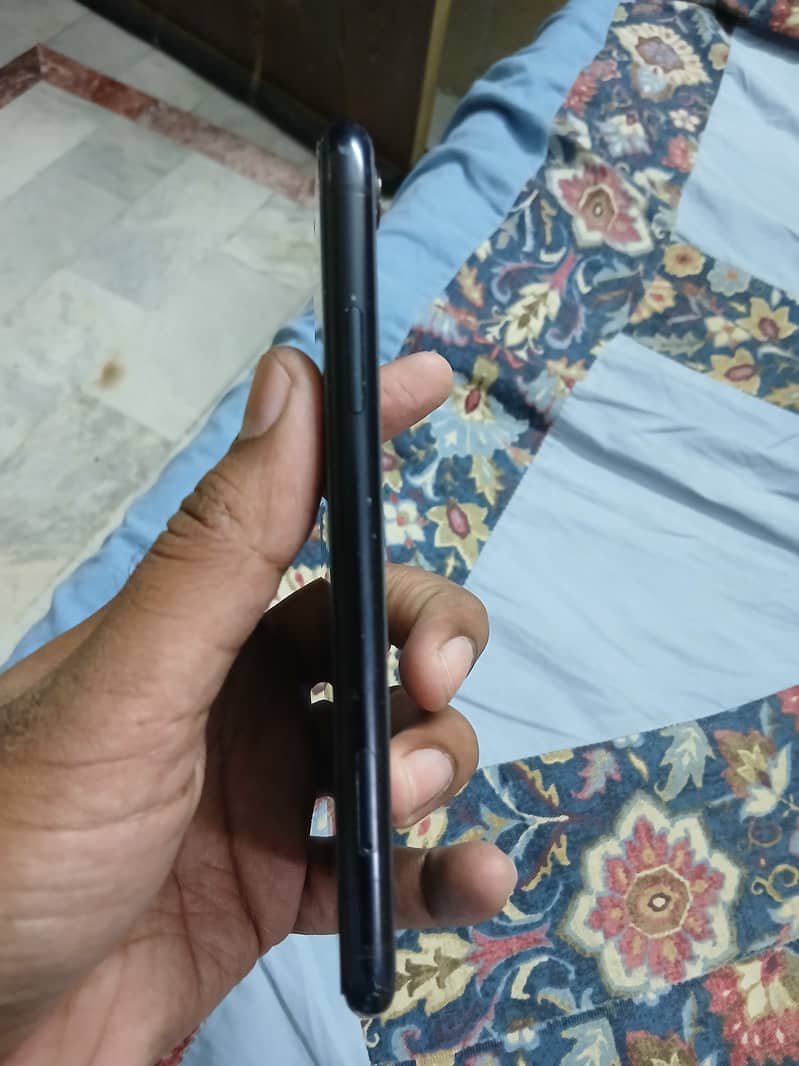 Apple iPhone XR 4