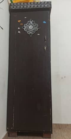 single door almirah in good condition