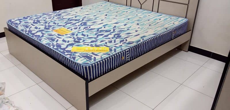 Queen size stylish and elegant bed 0