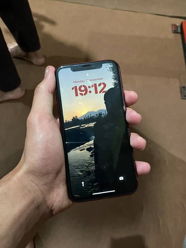 iPhone Xr red colour jv 64 gb 3