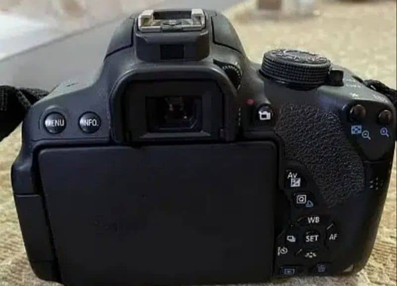 Canon 700D Dslr camera with 18 55 lens 3