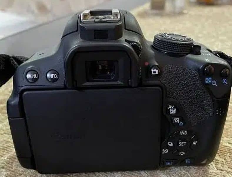 Canon 700D Dslr camera with 18 55 lens 6