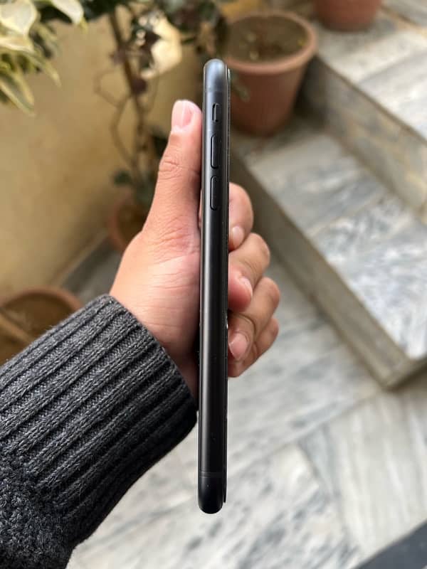 iphone xr jv,condition 10/10,battery health 91%,64gb 3