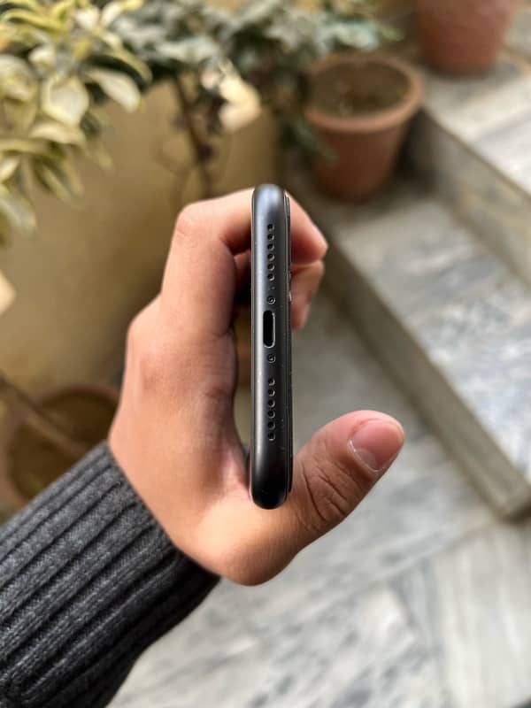 iphone xr jv,condition 10/10,battery health 91%,64gb 4