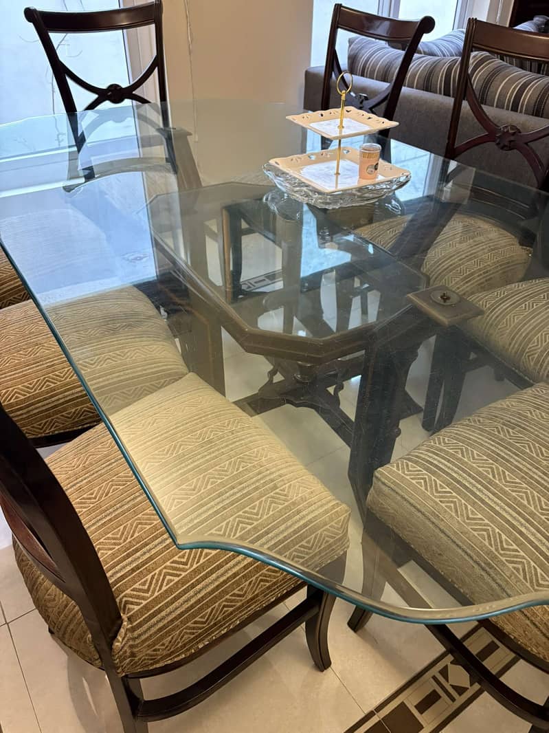 8 seater  dinning table pure shesham wood and heavy glas 0