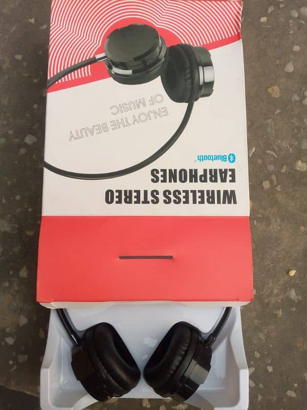 WIRELES STEREO EARPHONES 1