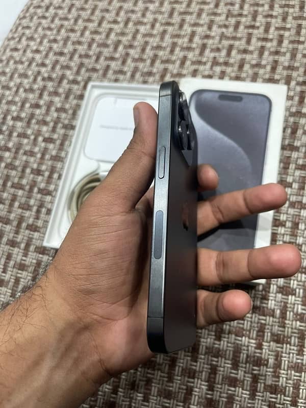 Iphone 15pro 256gb with box (Jv) exchange possible with approved 13pro 4