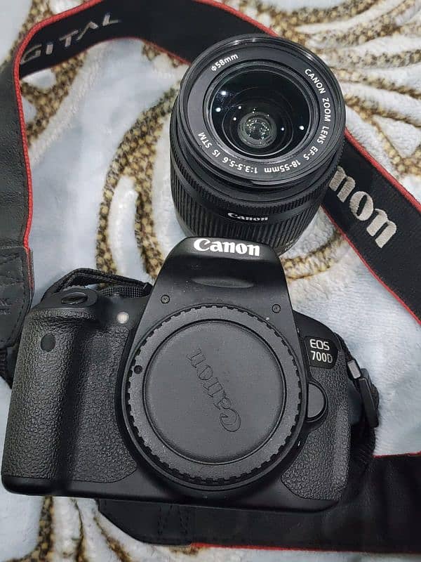 Canon EOS 700D DSLR 0