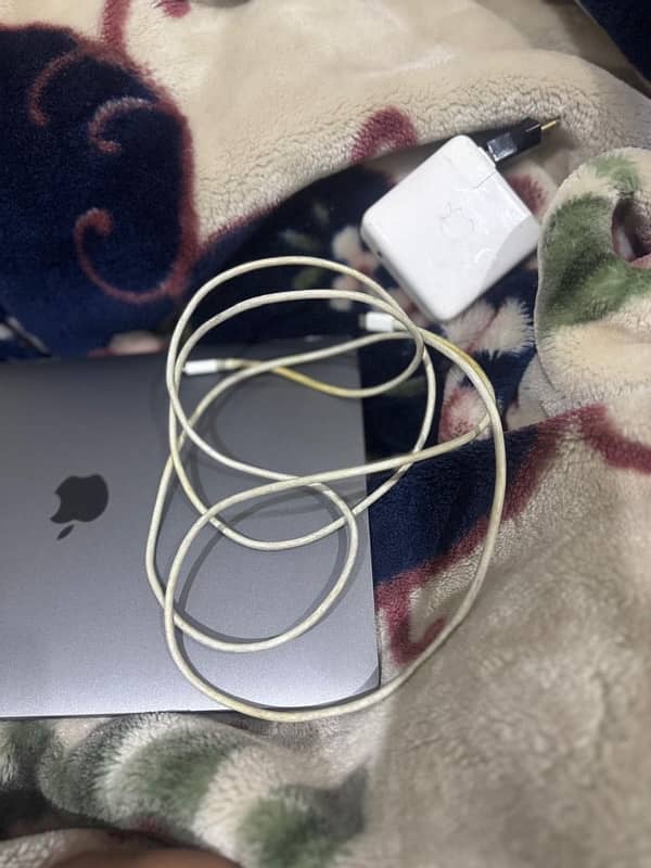 Apple MacBook Pro M1 8GB/256GB 2020 - Mint Condition - Original Box 4