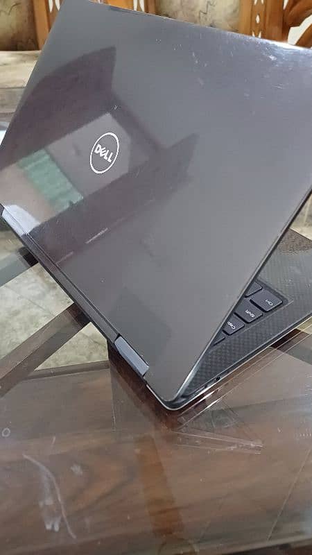 Dell XPS 13 9365 2-in-1 with Infinity Edge Touch 1