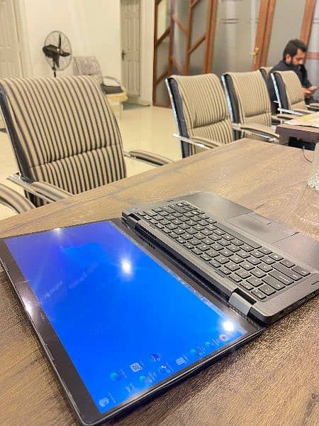 Dell Latitude core i5 8th Generation Touch screen 5300 2 in 1 6