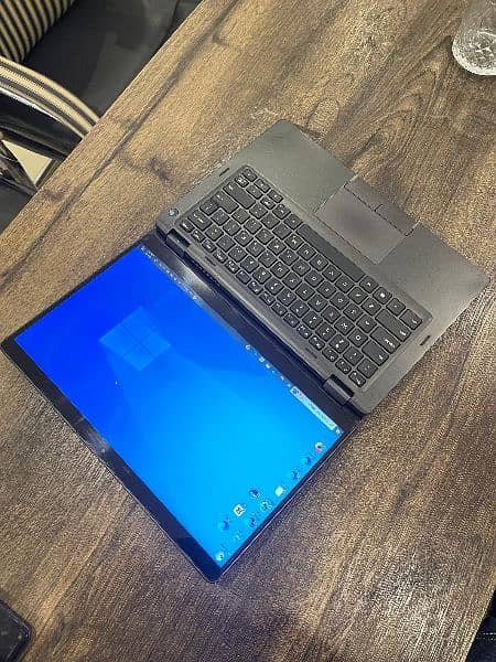 Dell Latitude core i5 8th Generation Touch screen 5300 2 in 1 7