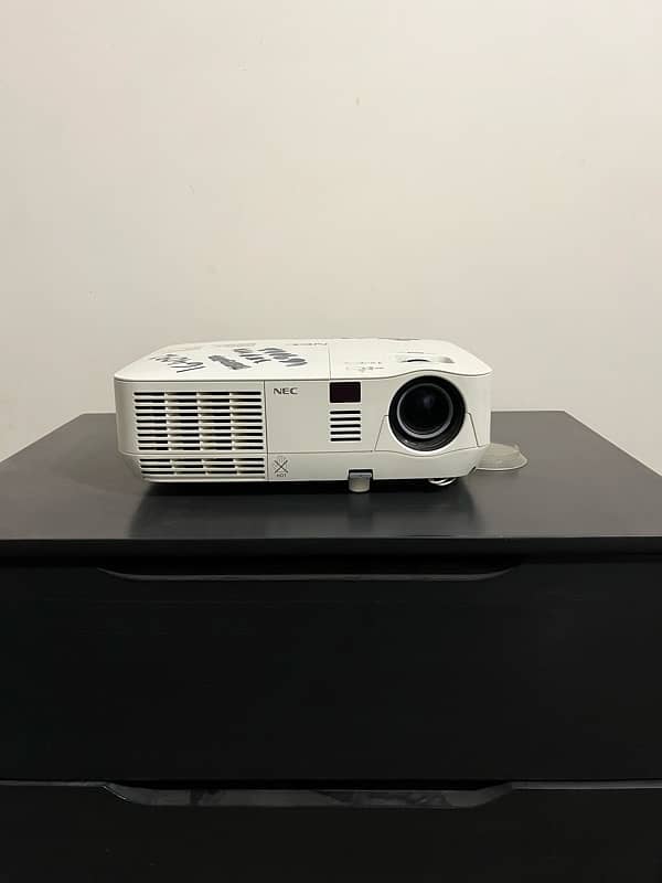 Projector NEC 260X 1