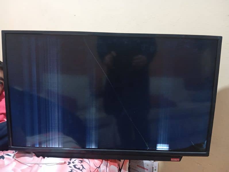 Samsung 32 inch lcd Panel break 1