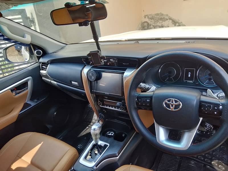 Toyota Fortuner V 2021 0