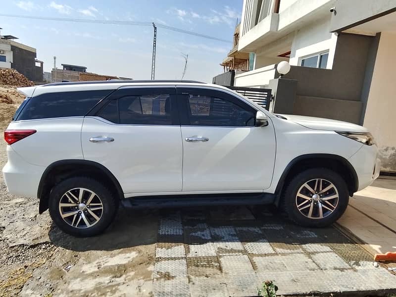 Toyota Fortuner V 2021 5