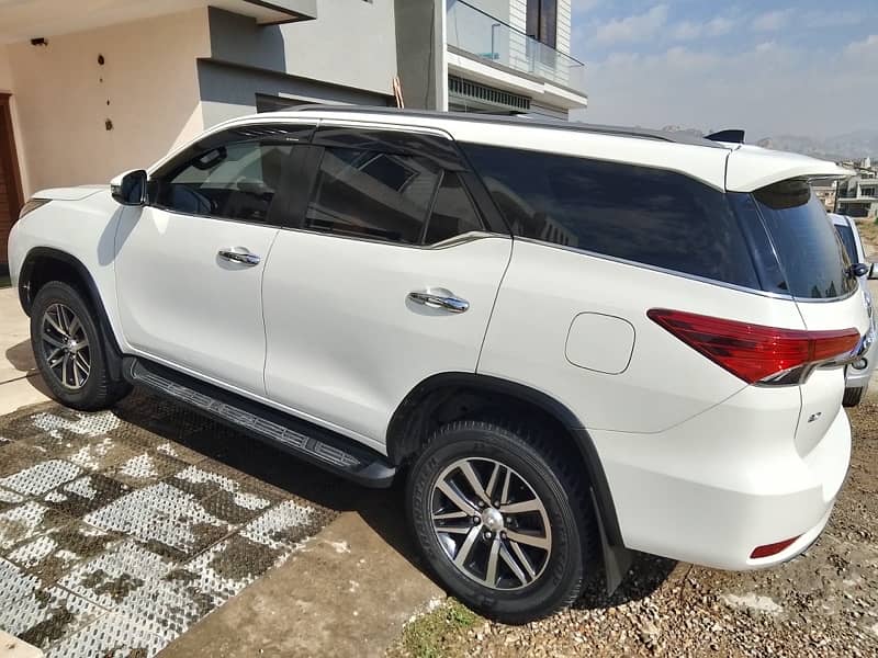 Toyota Fortuner V 2021 9