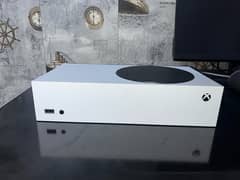 Xbox Series S 512 GB with controller