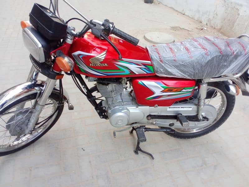 Honda 125 Hyderabad number 22 model 6