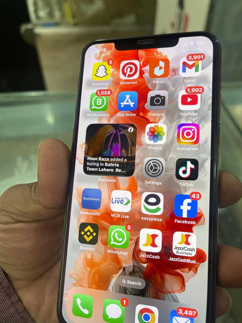 Apple iPhone XS Max 7