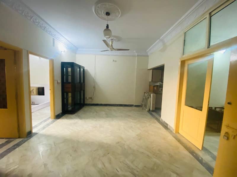 950 sqft 2 Bed DD Tvl Flat for Sale at Badar Commercial Phase 5 DHA Karachi 13