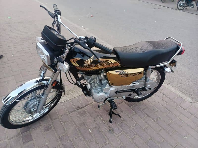 Honda CG 125 special addition gold 2025 model full lush condition. 13