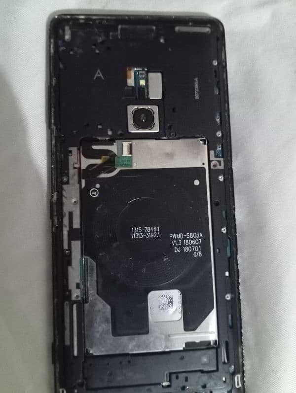 Broken Sony XZ3 can be used in parts 0