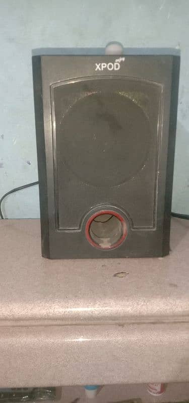 only a woofer this woofer is ok condition without speaker 0