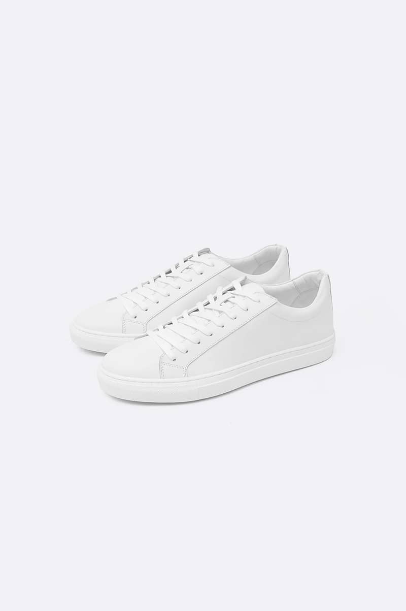 White Sneakers 0