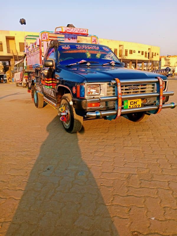 Toyota Hilux 1986 Model 2