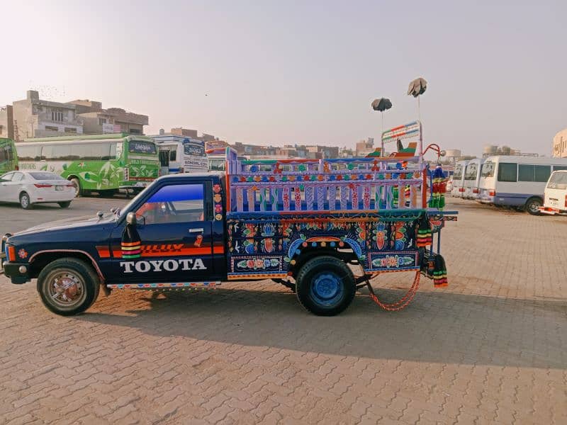 Toyota Hilux 1986 Model 7