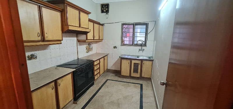 upper portion for rent in model town block E 2