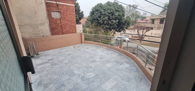 upper portion for rent in model town block E 8