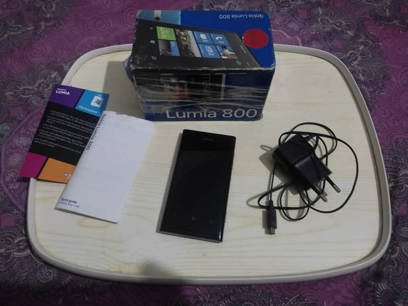 Nokia Lumia 800 mint condition Non Pta with box charger 0