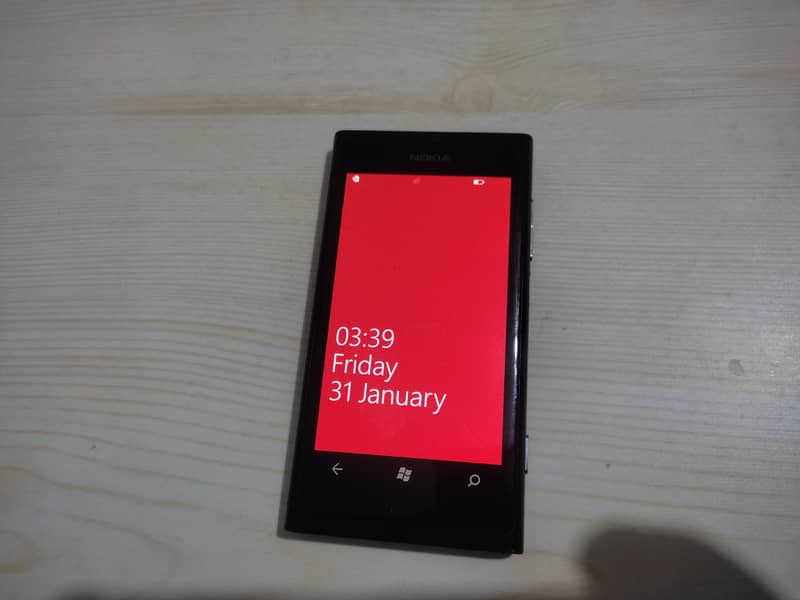 Nokia Lumia 800 mint condition Non Pta with box charger 1