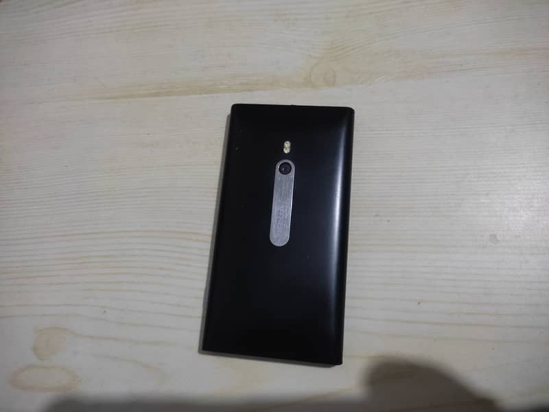 Nokia Lumia 800 mint condition Non Pta with box charger 2