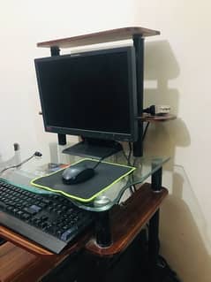 computer table for sell with excellent condition