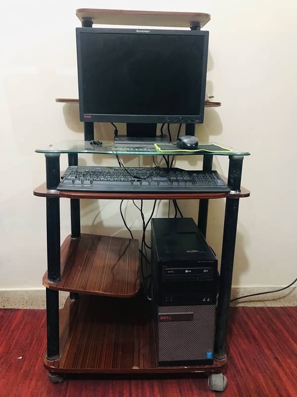 computer table for sell with excellent condition 1