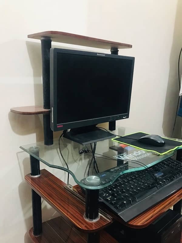 computer table for sell with excellent condition 2